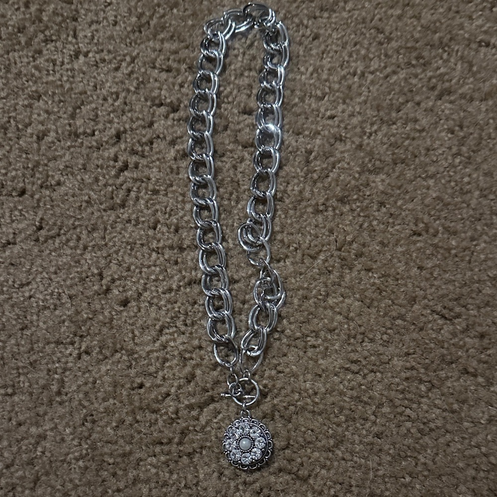 Elegant Silver Chain Necklace with Floral Pendant